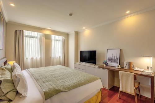 Downtown Shanghai Apartment | Green Court Residence City Center, Shanghai