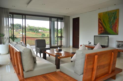 Bandung Villa | Green Forest Plantation View Villa 6bedrooms with a private heated pool