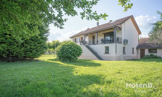 Panazol Apartment | Green Oasis: 5-Room Apartment with Large Garden