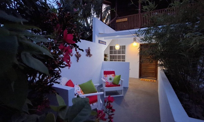 Caye Caulker Apartment | Green Studio - Amanda's Place - Pool and Tropical garden