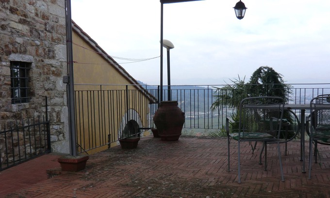 Calenzano House | "GREEN" SUITE POGGIO