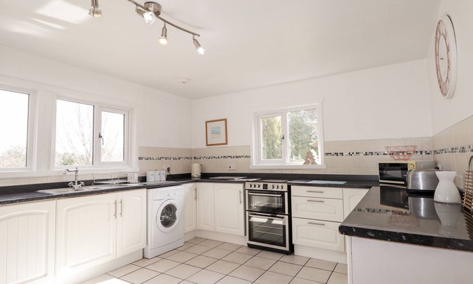 Dulnain Bridge Cottage | GREENAWAY, pet friendly, with open fire in Grantown-On-Spey