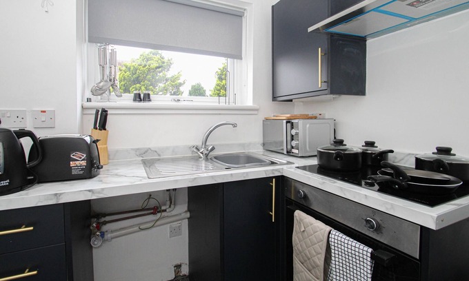 Motherwell House | Greenside Getaway Newarthill