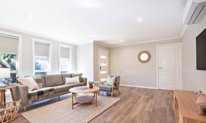 Dubbo Apartment | Grevillea Court - Close to Zoo, Firepit & BBQ