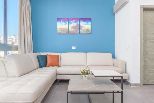 Duhur ash Shuwayr Apartment | Grey - Elegant Apartments in Awkar