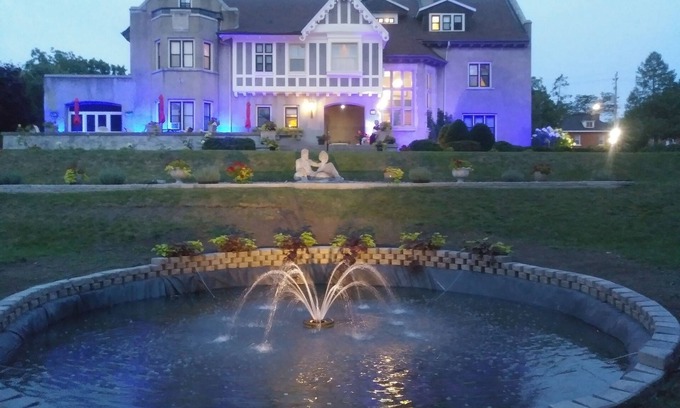 Pembroke House | Grey Gables Inn