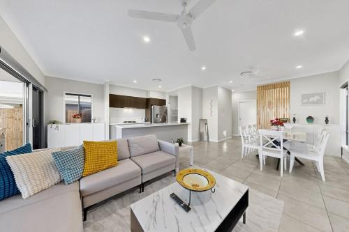 Griffin House | Griffin Family Stay 4BR New Home