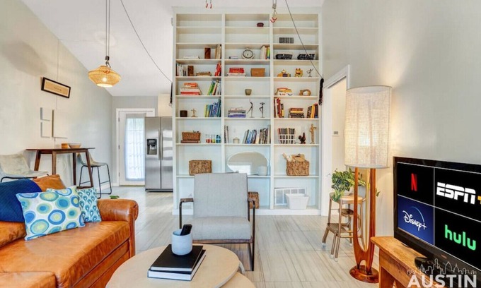 North University Condo | Griffith St #5 xxxxx