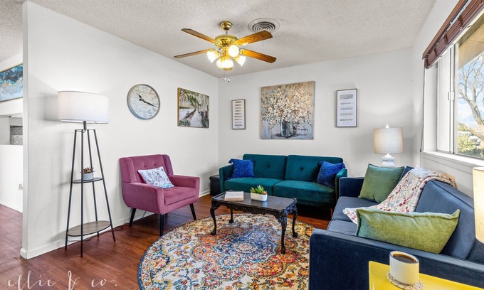 Abilene House | Grill & Patio, Workers Welcome! Large dining table