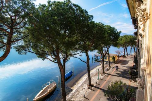 Morcote Apartment | Gritti Palace Morcote - Stunning waterfront two-room flat offering breathtaking lake views - Papavero