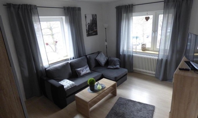 Wilhelmshaven Apartment | Große Ferienwohnung in Voslapp mit Garten