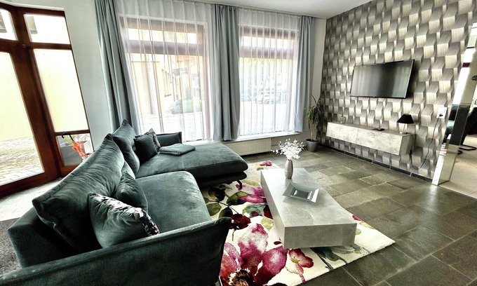 Untermunkheim Apartment | Großzügige Helle Wohnung am Storchennest