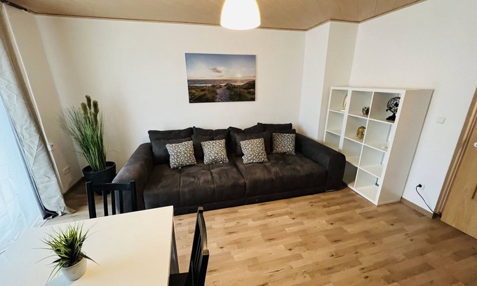 Glauchau Apartment | Großzügige Unterkunft + Wifi + Parkplatz