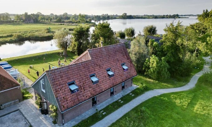 Grou House | Groepshuis aan open vaarwater (de Berch)