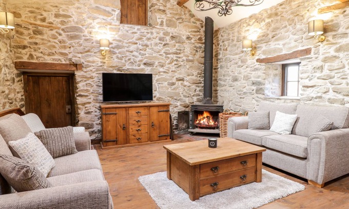Llanfair Caereinion House | GROES HEOL, pet friendly, character holiday cottage in Mallwyd
