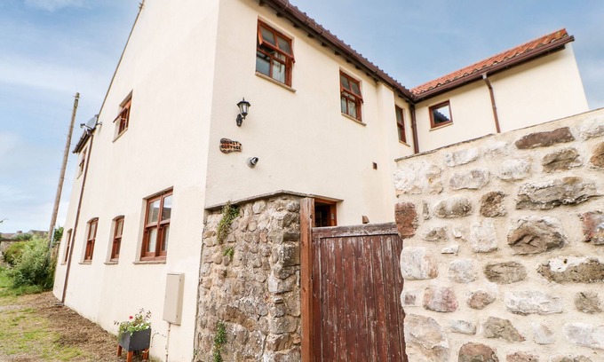 Masham Cottage | GROMIT COTTAGE, pet friendly, with open fire in Masham