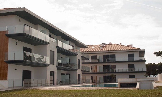 Sao Martinho do Porto Apartment | Ground floor apartment, perfect for couple with small children, large swimming pool