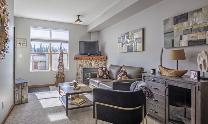 Silver Star Mountain Condo | Ground floor 1 bedroom + alcove condo - great access to trails and village