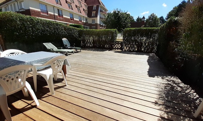 Condette Apartment | Ground floor apartment with terrace & heated pool