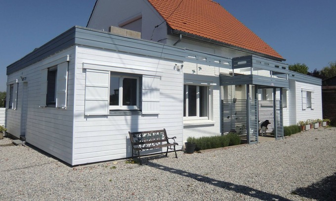 Radinghem-en-Weppes Apartment | Ground floor country apartment