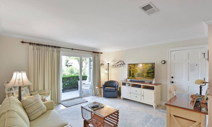 Demere Park Condo | Ground floor, 1 bed/1 bath - pup friendly Ocean Walk!