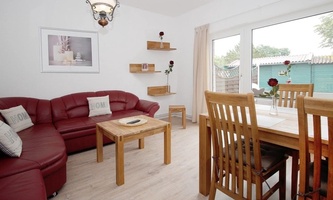 Westeraccumersiel House | Ground floor apartment with terrace and large bath
