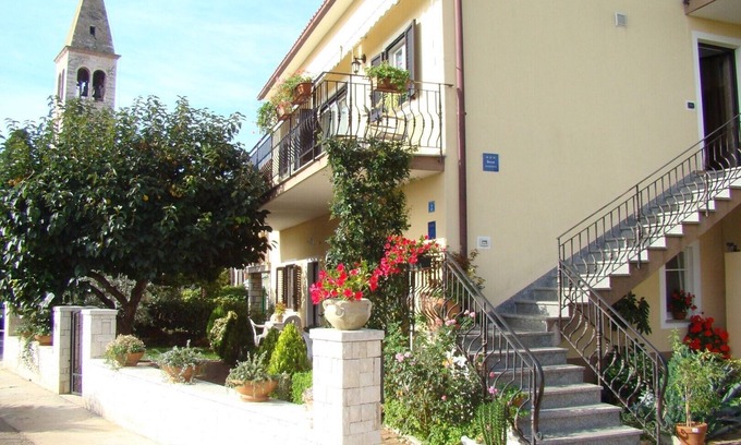 Lovrecica Apartment | Ground floor Apartment Orzan I with terrace near to the Beach