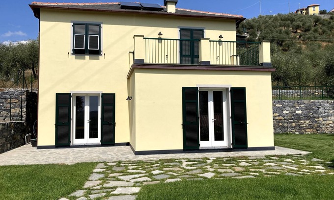Leivi Villa | Ground floor apartment Pitosforo + Pomegranate room