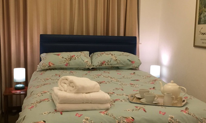 Brecon Apartment | Ground Floor Brecon apartment.No 6 Boleyn House.Free wifi.Kitchen and bathroom