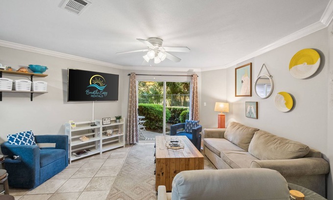 Fort Walton Beach - Destin Condo | Ground Floor Getaway in Destin! Beach Service Included! Pool! Hot Tub!