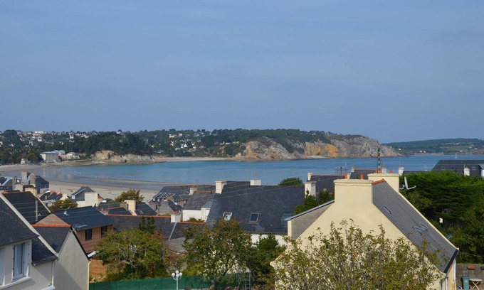 Morgat Apartment | Ground floor in a small residence 200 m from the beautiful Morgat beach