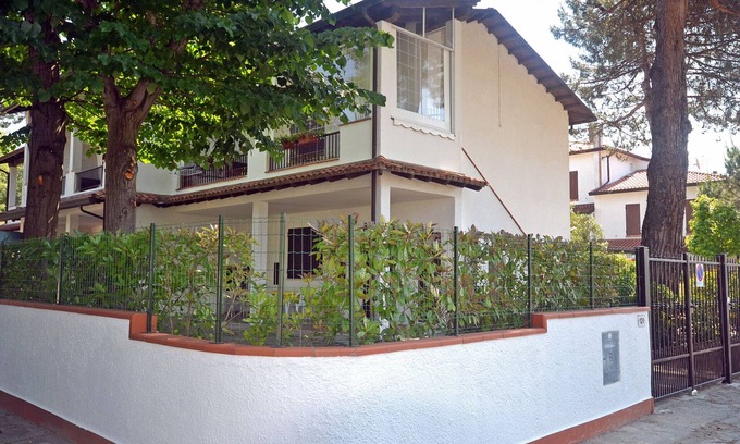Lido delle Nazioni House | Ground floor villa with garden and comfortable patio by the sea