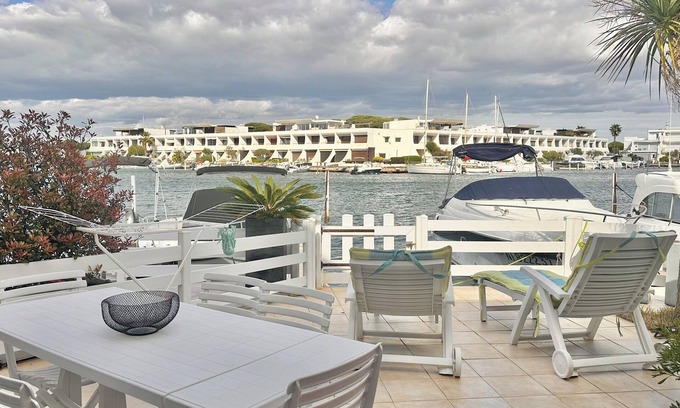 Le Grau-Du-Roi Apartment | Ground-floor marina with harbor view + dock