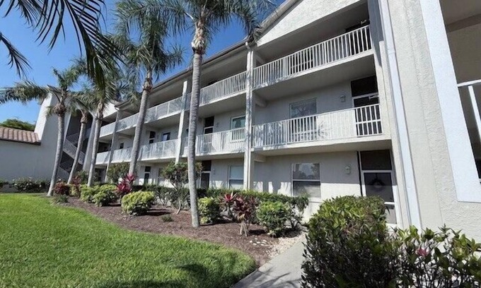 Palmer Ranch Condo | Ground floor Stoneybrook Golf & Country Club