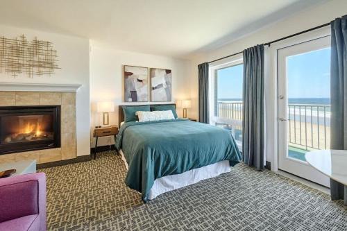 Lincoln City House | Ground Floor Studio - Easy Beach Access - Pool and Hot Tub