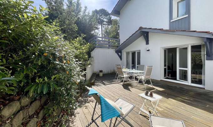 Pyla-sur-Mer Apartment | Ground-Floor T2 Cabin in Pyla with Large Terrace, Private Parking, 100m from Beach