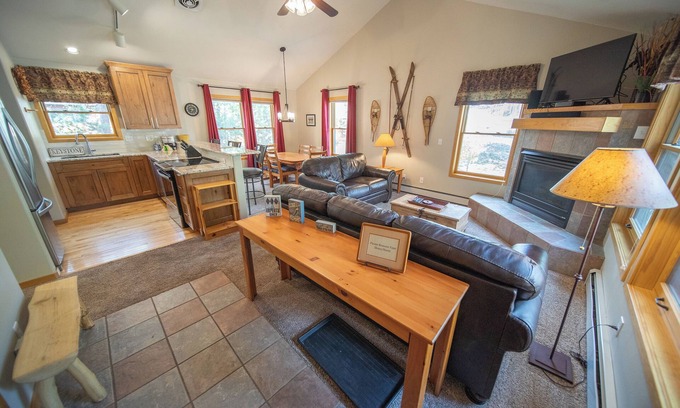 Mountain House House | Ground-floor unit with private garage