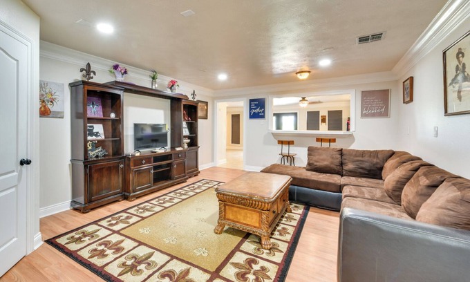 Lacassine House | Group-Friendly Louisana Hideaway: Hunt & Fish!