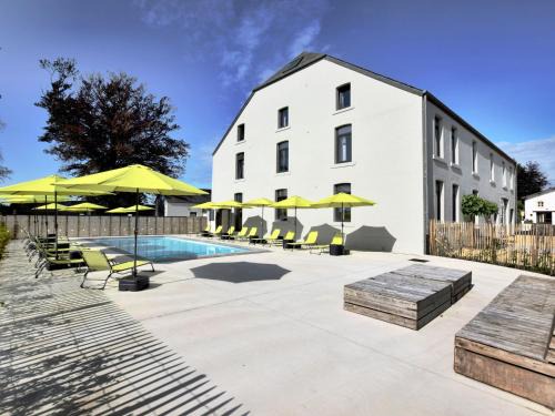 Sainte-Cecile House | Group Retreat with Spa
