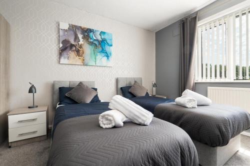 Speke Apartment | Group Stay Sleeps 8 Speke