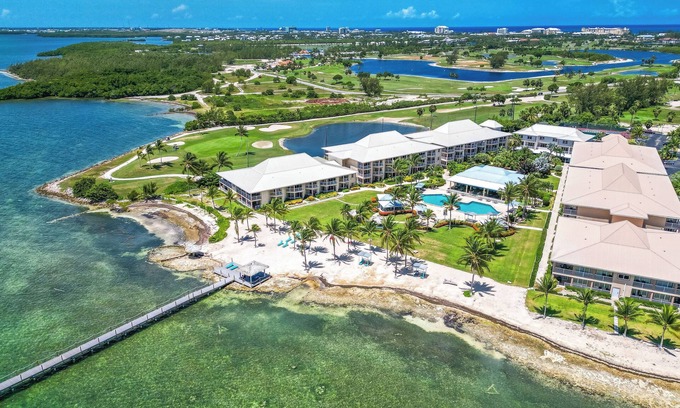 Crystal Harbour Apartment | Group Vacation Destination! 3 Great Units, FREE Parking, Near Dolphin Discovery!