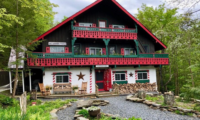 Waterbury Cabin | Grunberg Haus Inn & Cabins