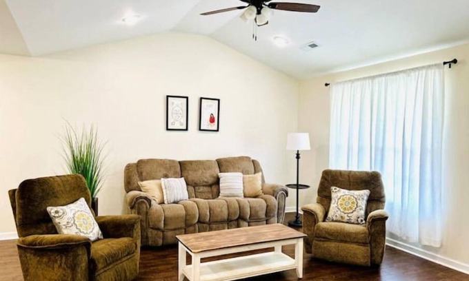 Vinemont House | Guadalupe Home, Minutes to I-65