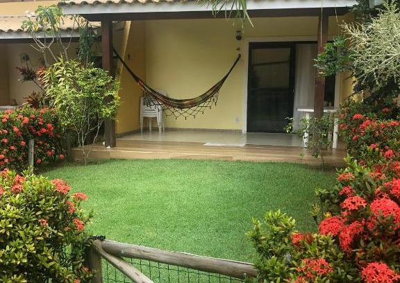 Guarajuba House | Guarajuba - BA - Confortável casa com 3 quartos, 2 suites