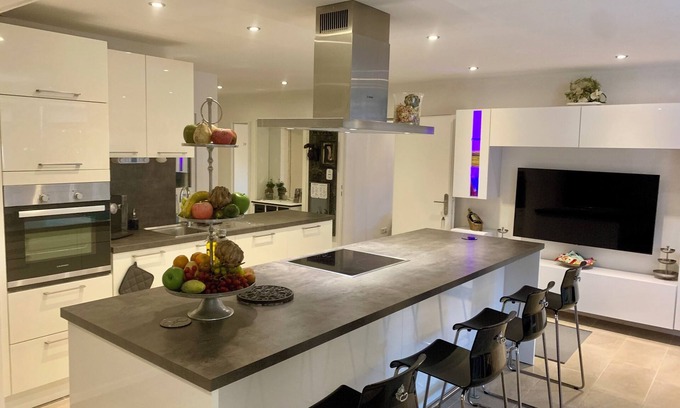 Region Hannover District Apartment | Guest apartment in Burgwedel City, for business and family, 6 persons