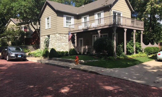 Alton House | Guest House 632 Summit Street
