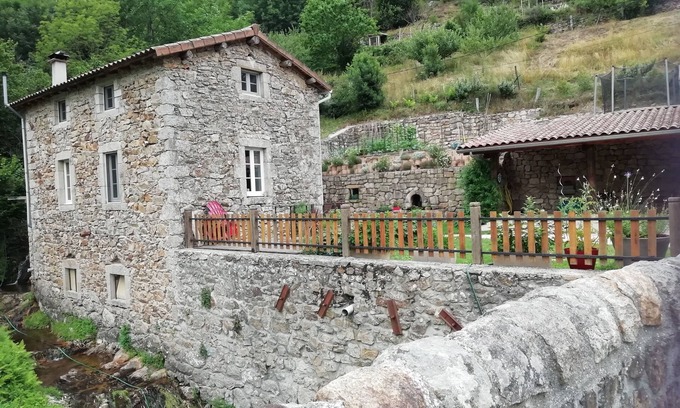 Juvinas House | Guest house "between river and nature