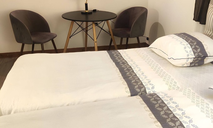 Riberac Bed & Breakfast | Guest House 'Chambre C' with Shared Pool, Wi-Fi and Air Conditioning