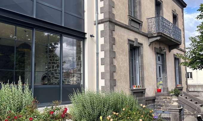 Cournon-dʼAuvergne Bed & Breakfast | Guest house and SPA near Clermont-Ferrand