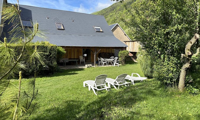 Saint-Jean-de-Vaulx House | Guest House 'Chambre 4' with Shared Terrace, Private Garden and Wi-Fi